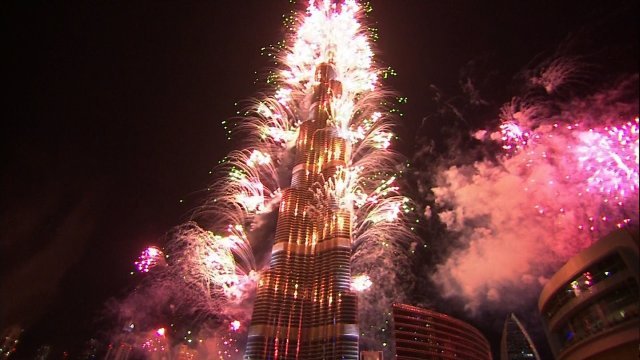 ドバイの打ち上げ花火　(C)On Line Broadcasting